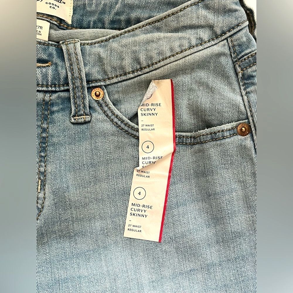 Universal Thread Women's Light Blue Mid-Rise Curvy Skinny Distressed Jeans Sz 4 - Picture 4 of 12